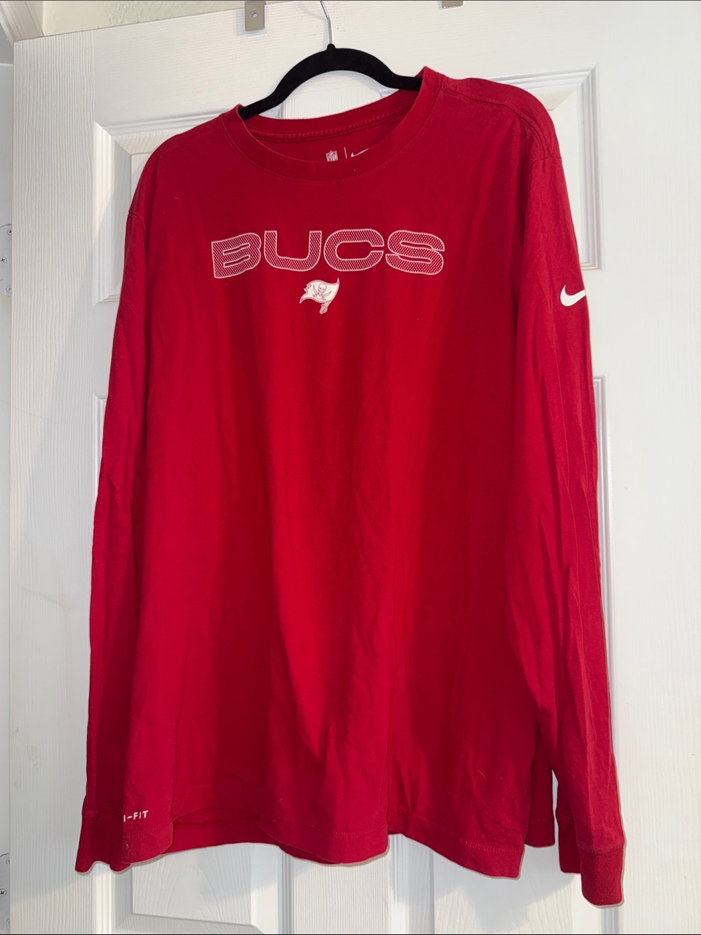 Nike NFL Men’s Red BUCS Long Sleeve Performance Tee